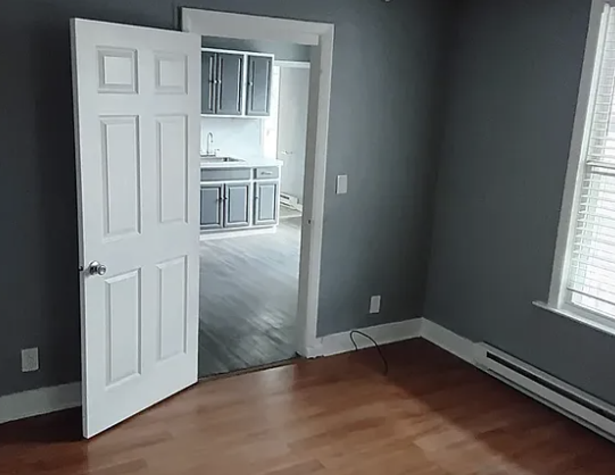 28 Hickory St - Photo 4 of 10