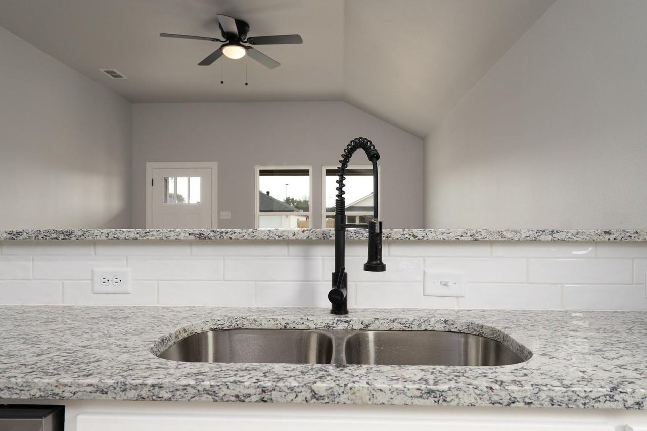 171 Tombstone Rd - Photo 7 of 32