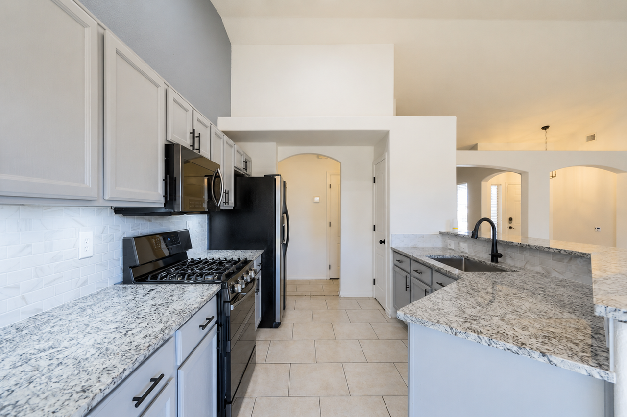 2335 W Noble Heights Dr - Photo 5 of 19