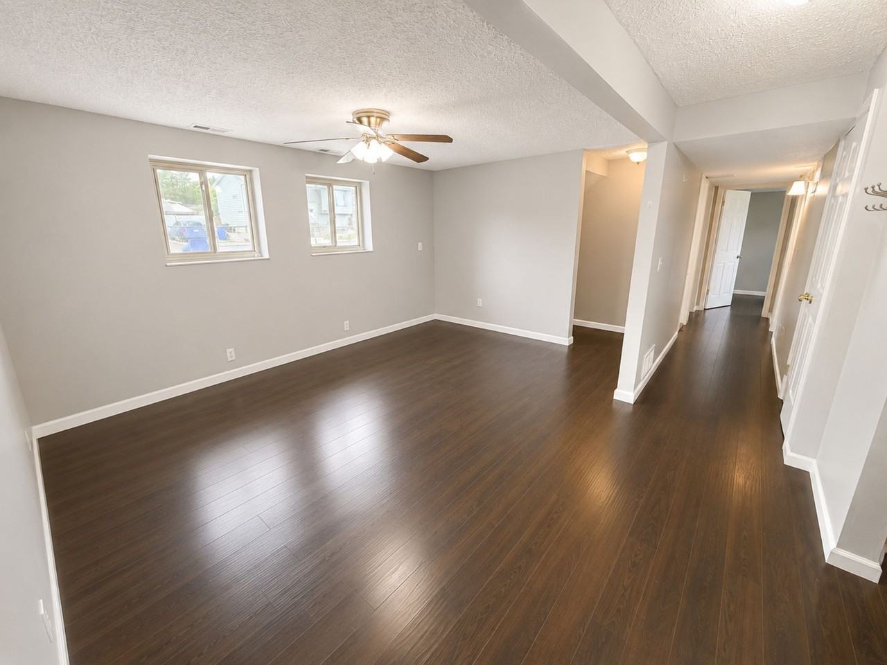 Amazing 4 bedroom 2 bathroom multi kitchen home a must see!! - Photo 3 of 7