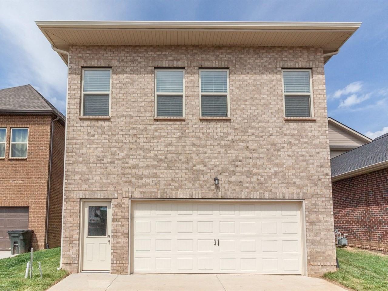 164 Ashcrest Pt - Photo 2 of 17
