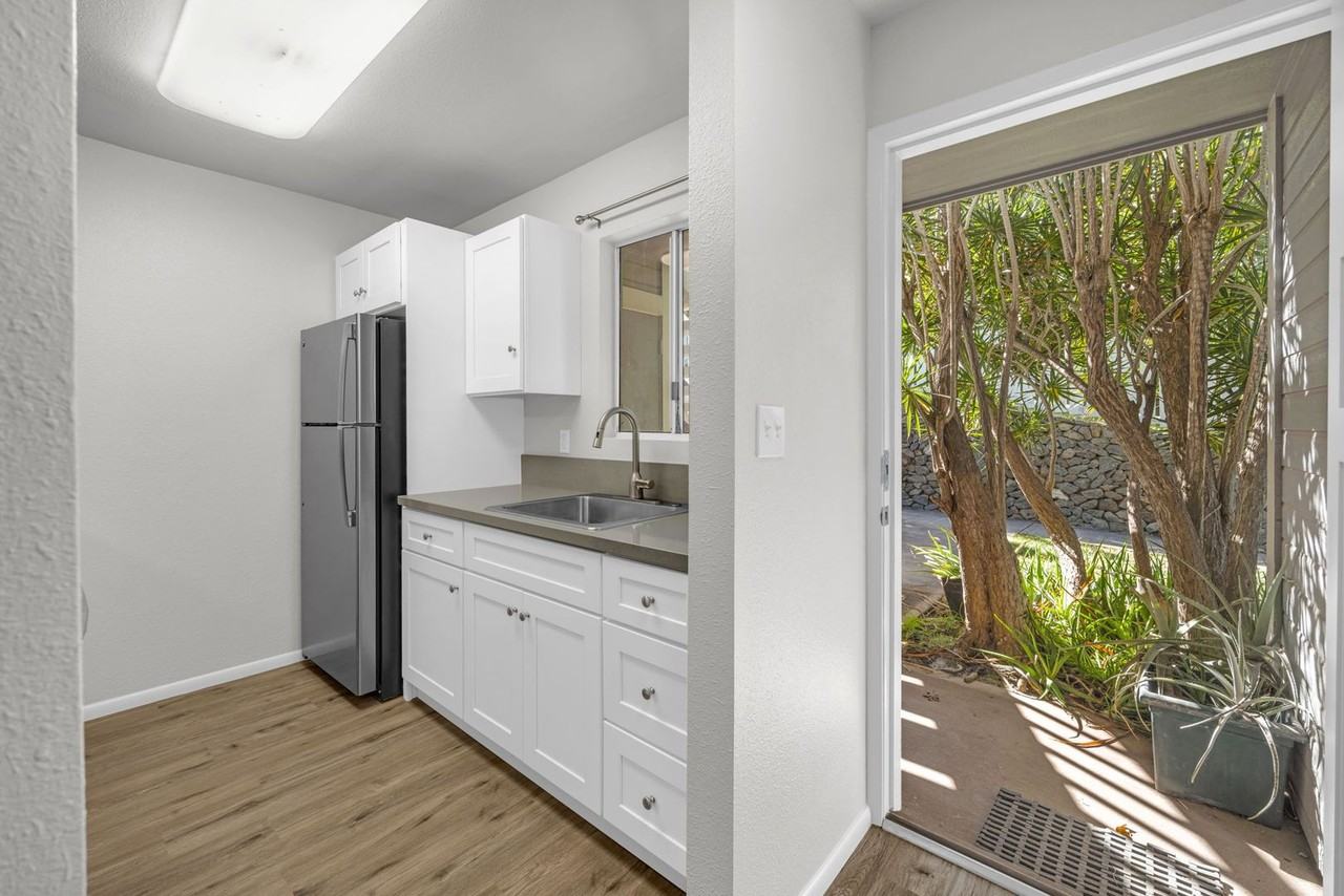 160 Keonekai Rd #105