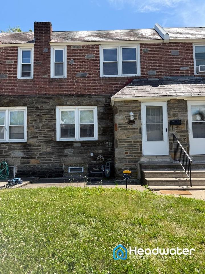 261 S Bayberry Ln - Photo 2 of 12