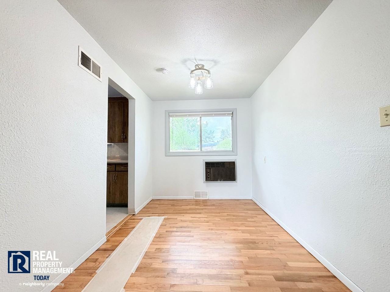 319 104th St E - Photo 4 of 21