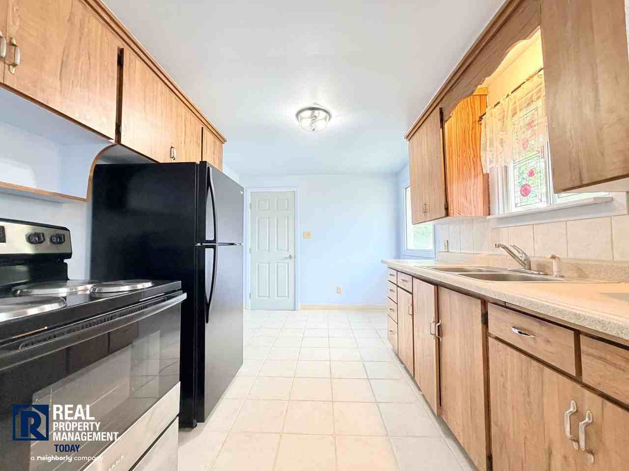 319 104th St E - Photo 5 of 21