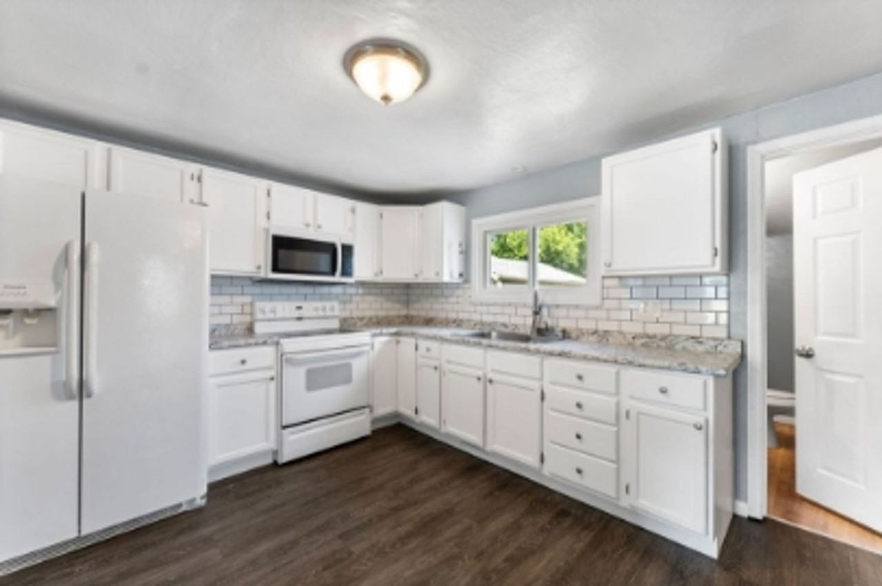 163 Plummer Ave - Photo 4 of 28