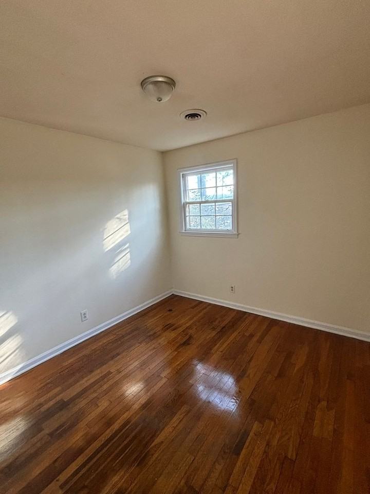 209 Mayfair Dr - Photo 2 of 14