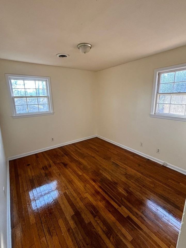 209 Mayfair Dr - Photo 3 of 14