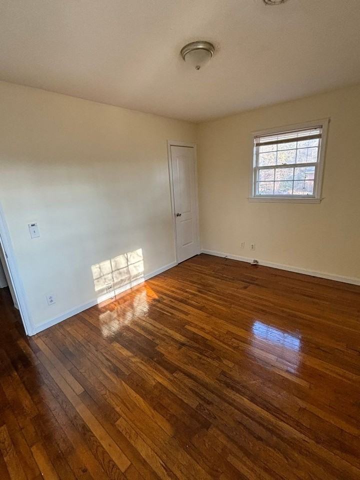 209 Mayfair Dr - Photo 4 of 14