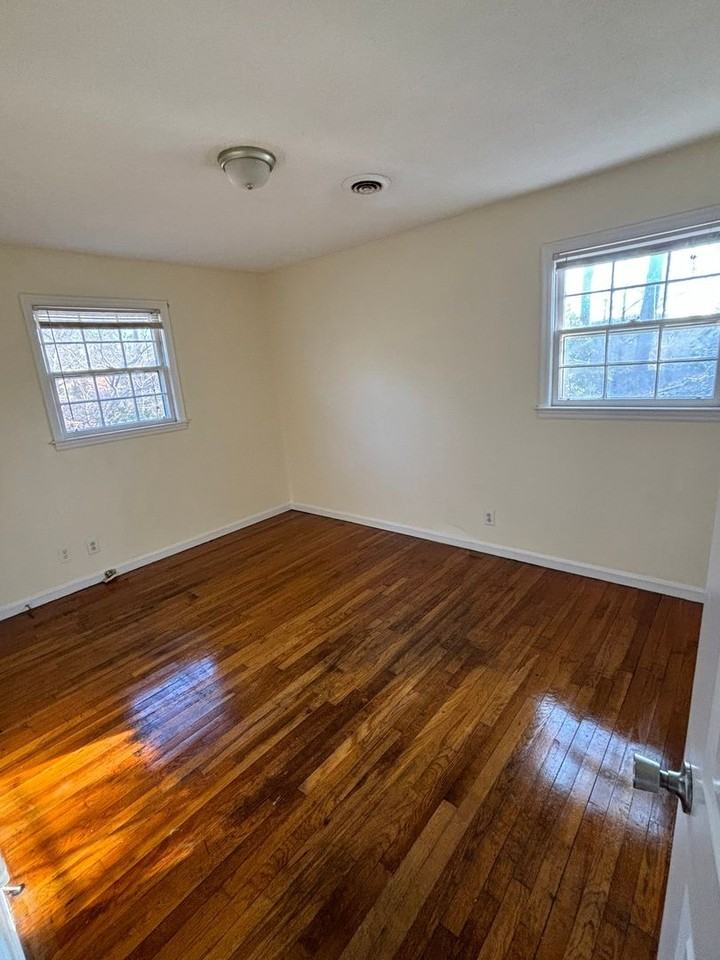 209 Mayfair Dr - Photo 5 of 14