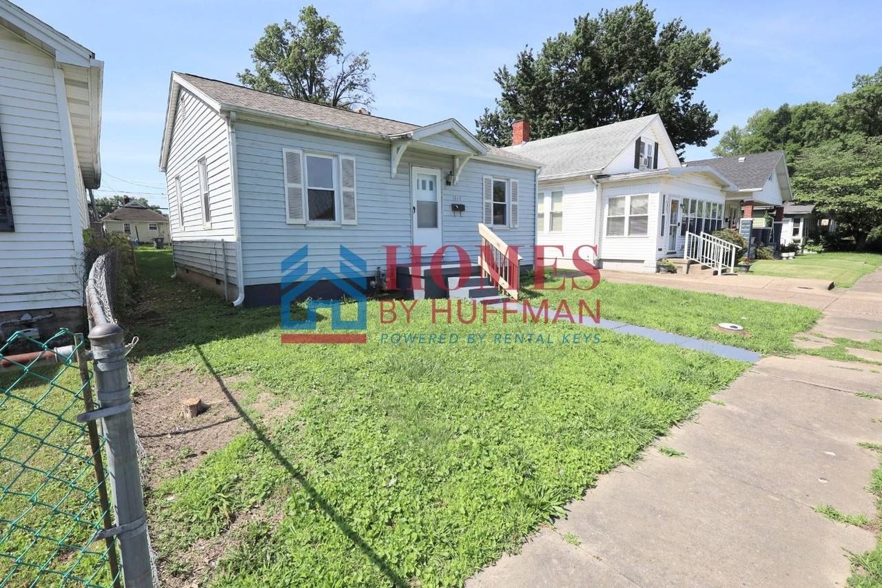 1413 E Illinois St - Photo 2 of 16