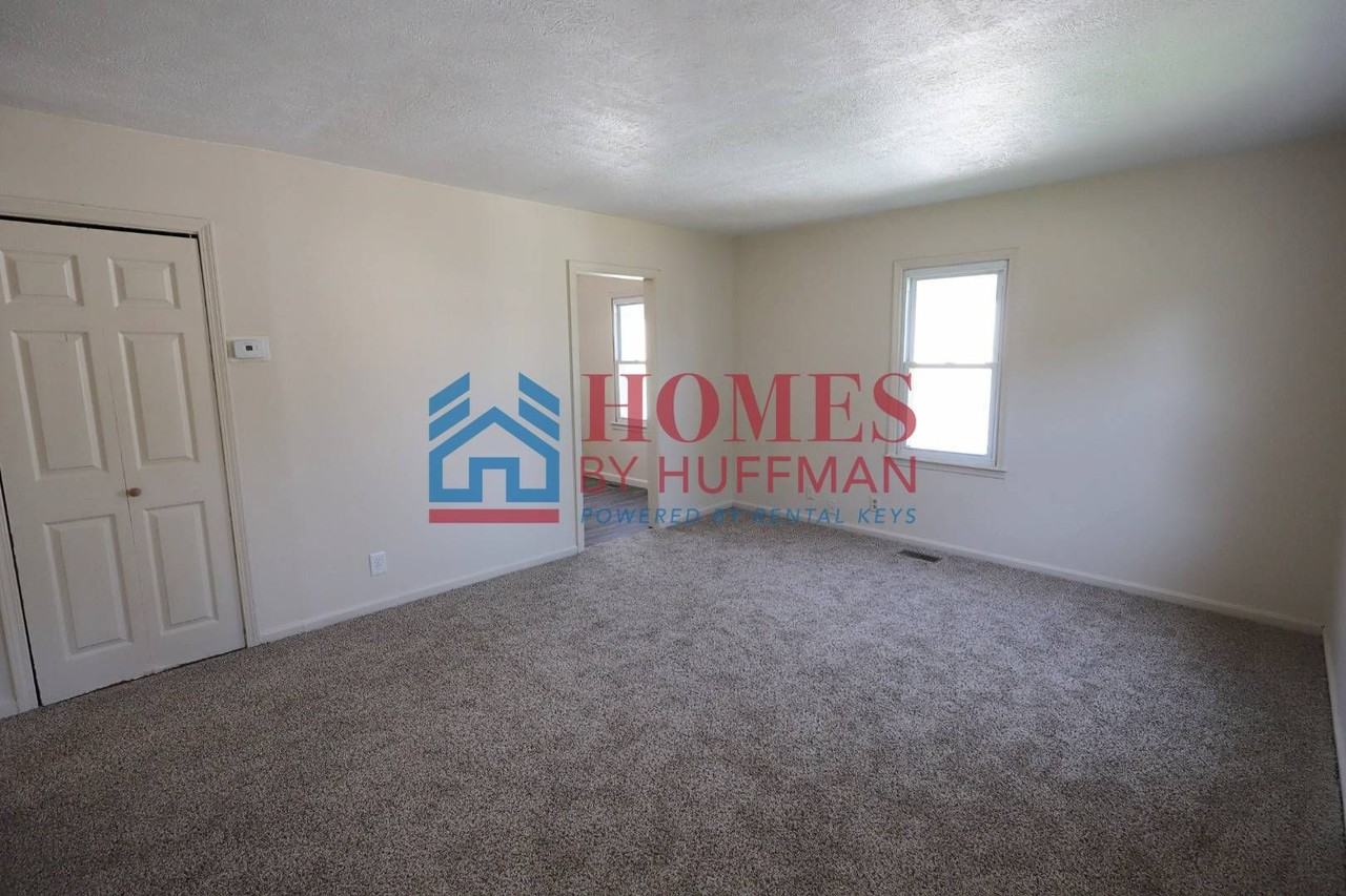 1413 E Illinois St - Photo 4 of 16