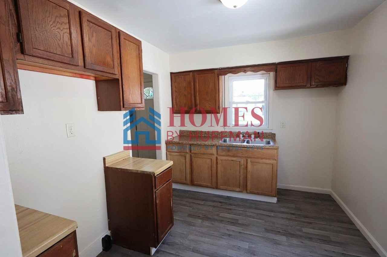1413 E Illinois St - Photo 5 of 16