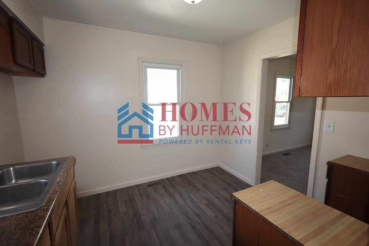 1413 E Illinois St - Photo 6 of 16
