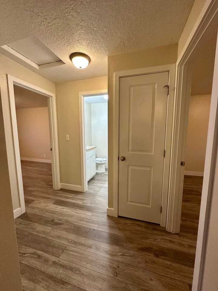 525 Nw 9th St - Photo 6 of 11