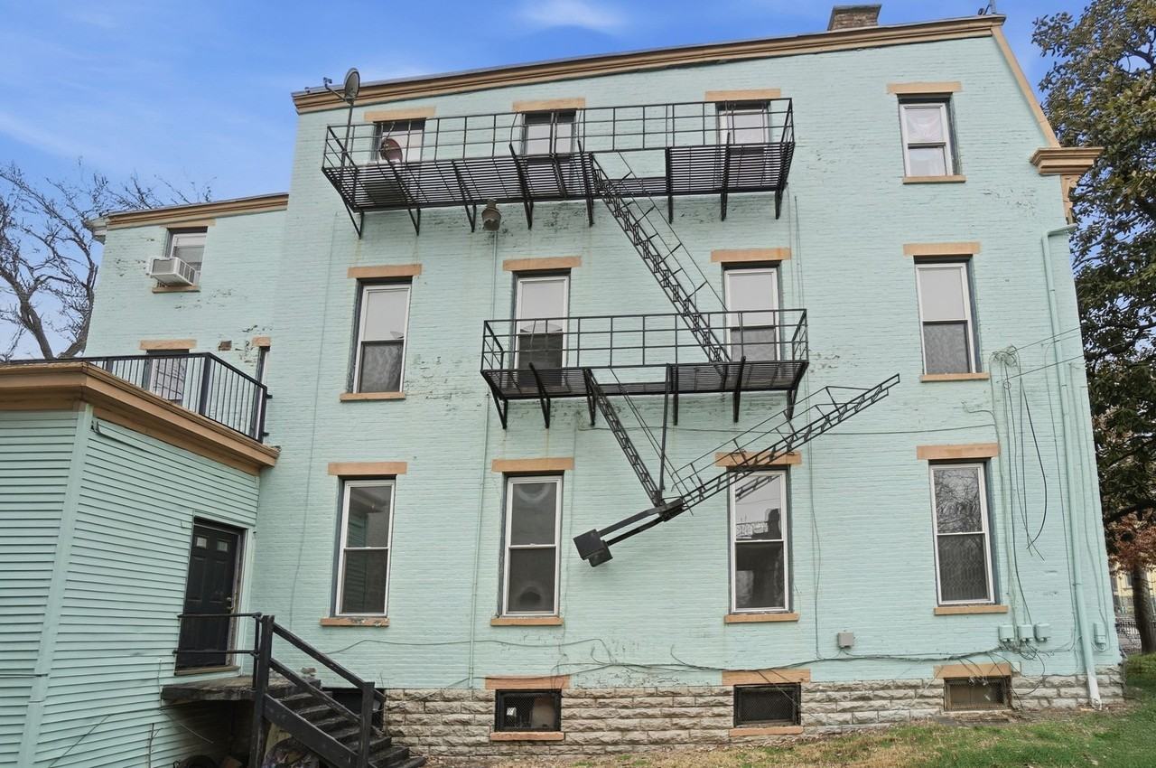 2341 W McMicken Ave - Photo 2 of 9