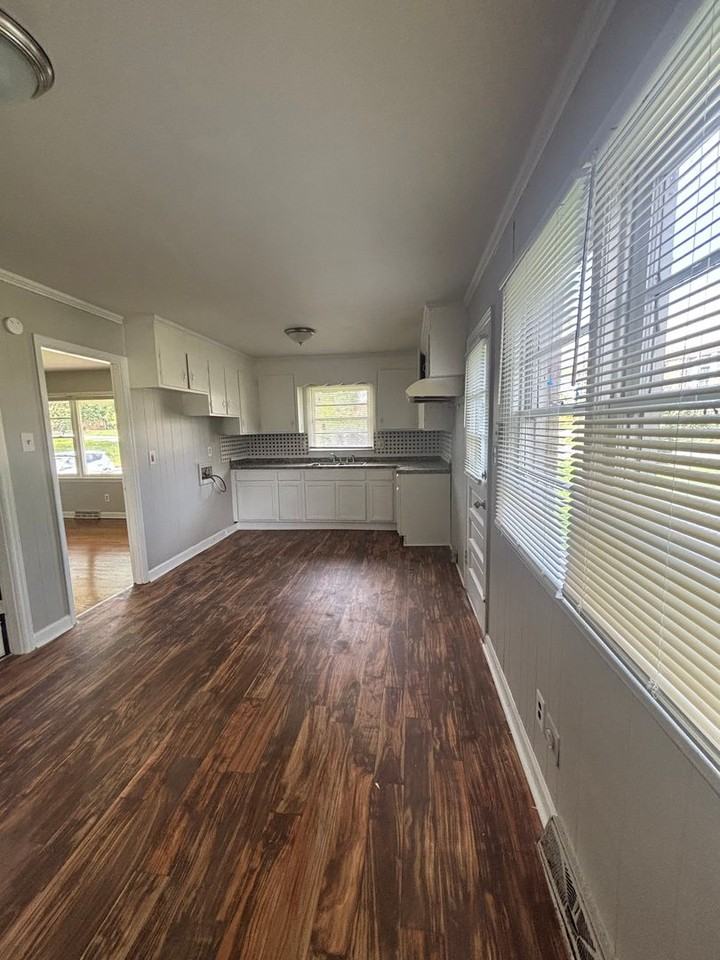 800 Yuma St - Photo 3 of 10