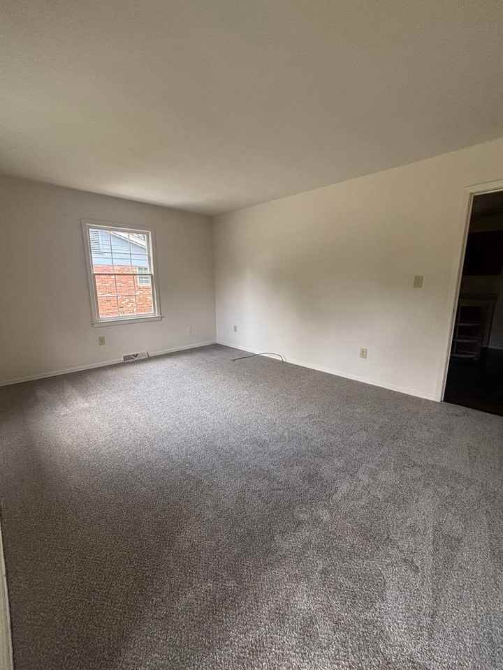 614 Kentbrook Dr - Photo 2 of 10