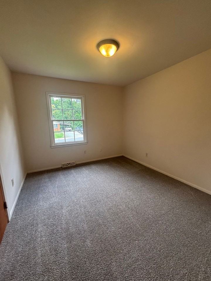 614 Kentbrook Dr - Photo 6 of 10