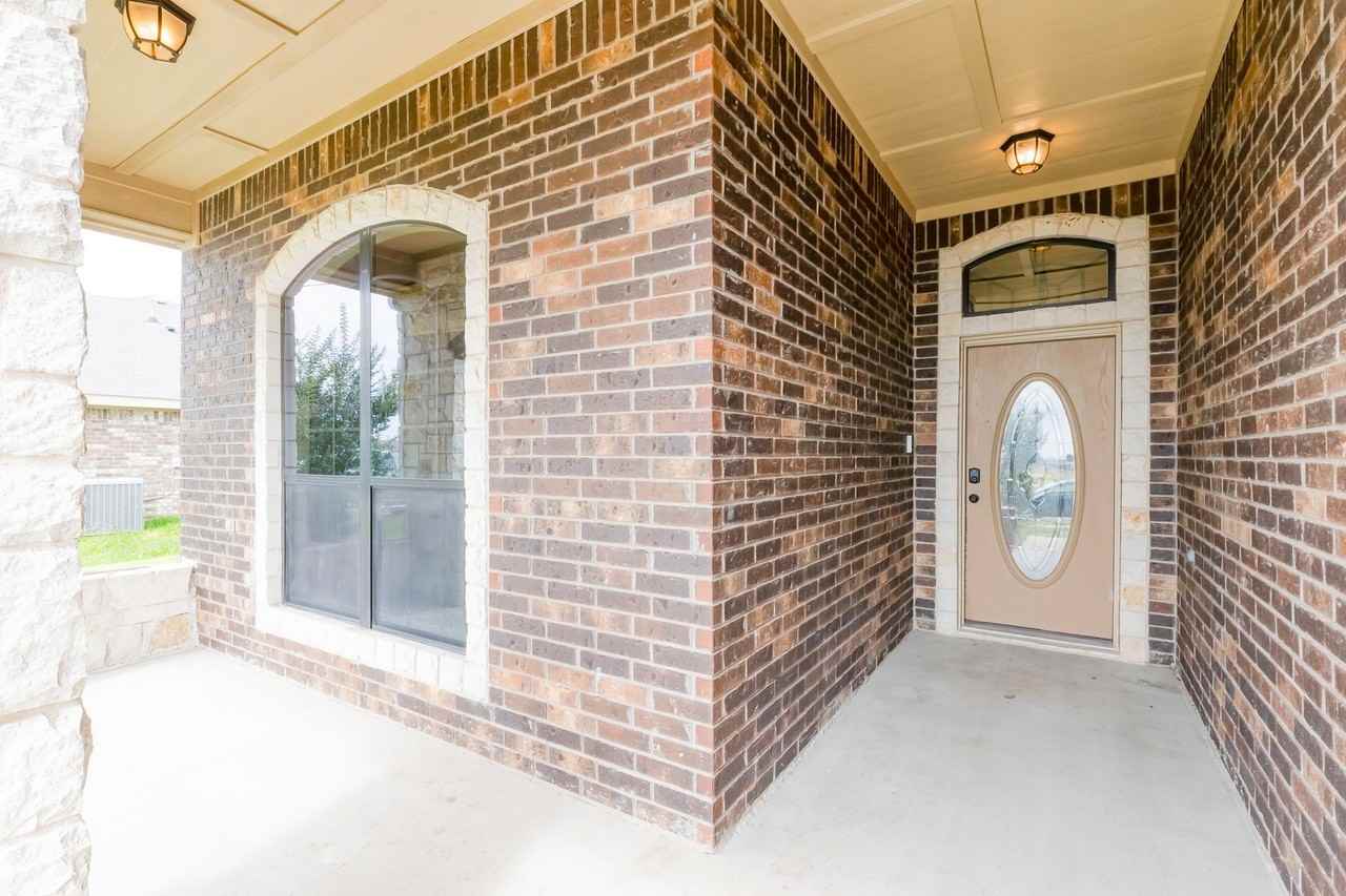 2405 Coy Dr - Photo 5 of 34