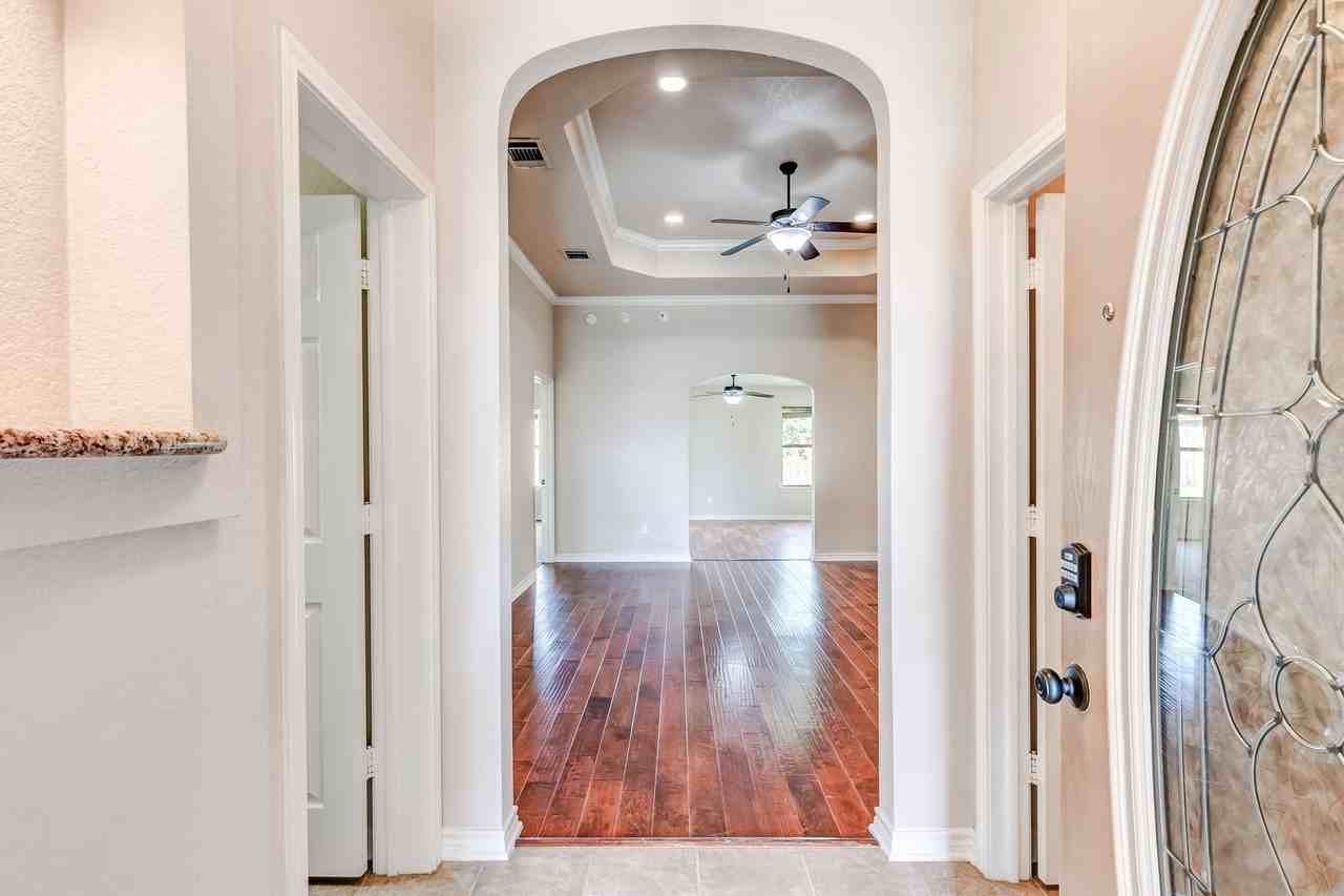 2405 Coy Dr - Photo 6 of 34