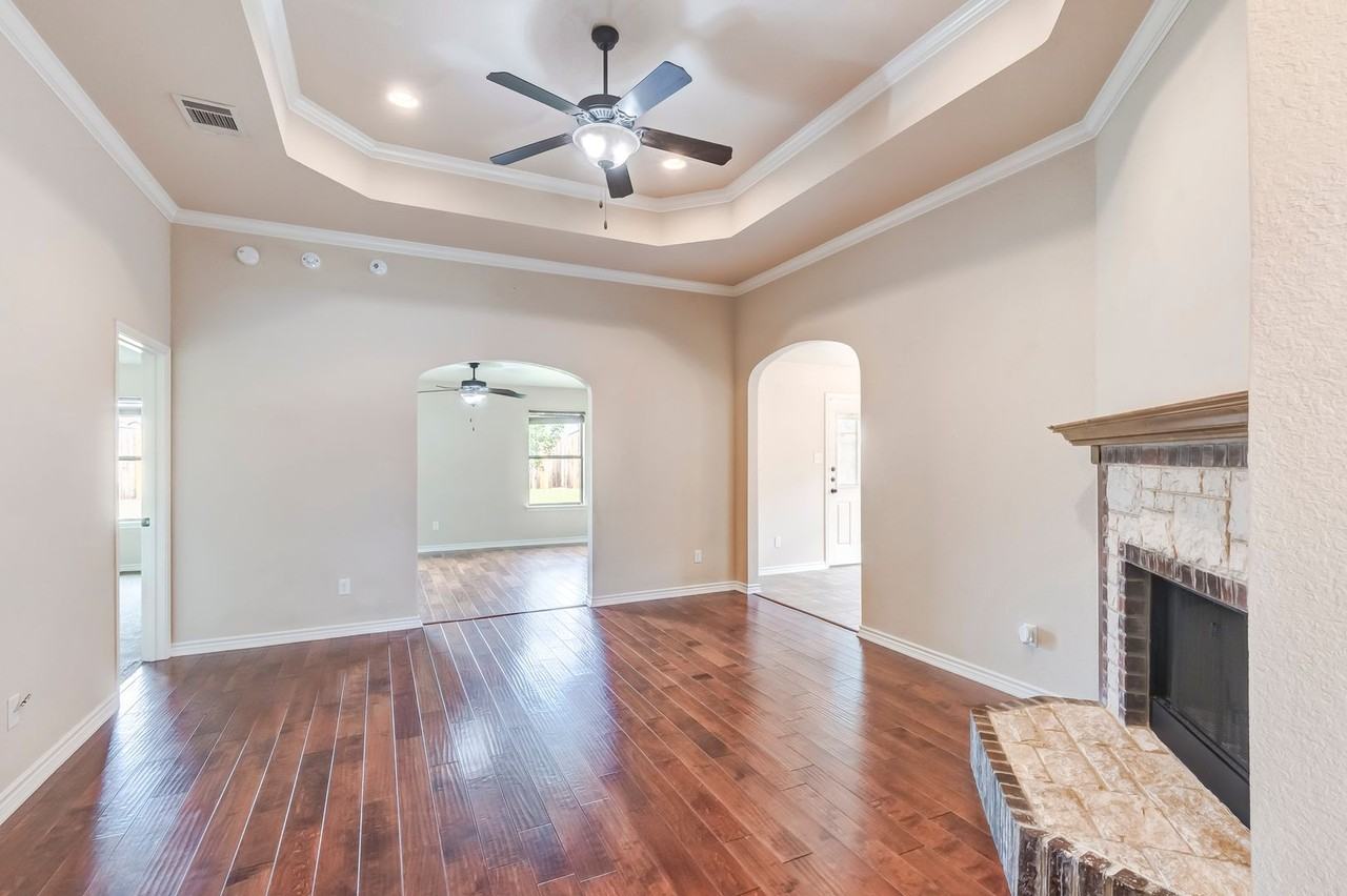 2405 Coy Dr - Photo 7 of 34