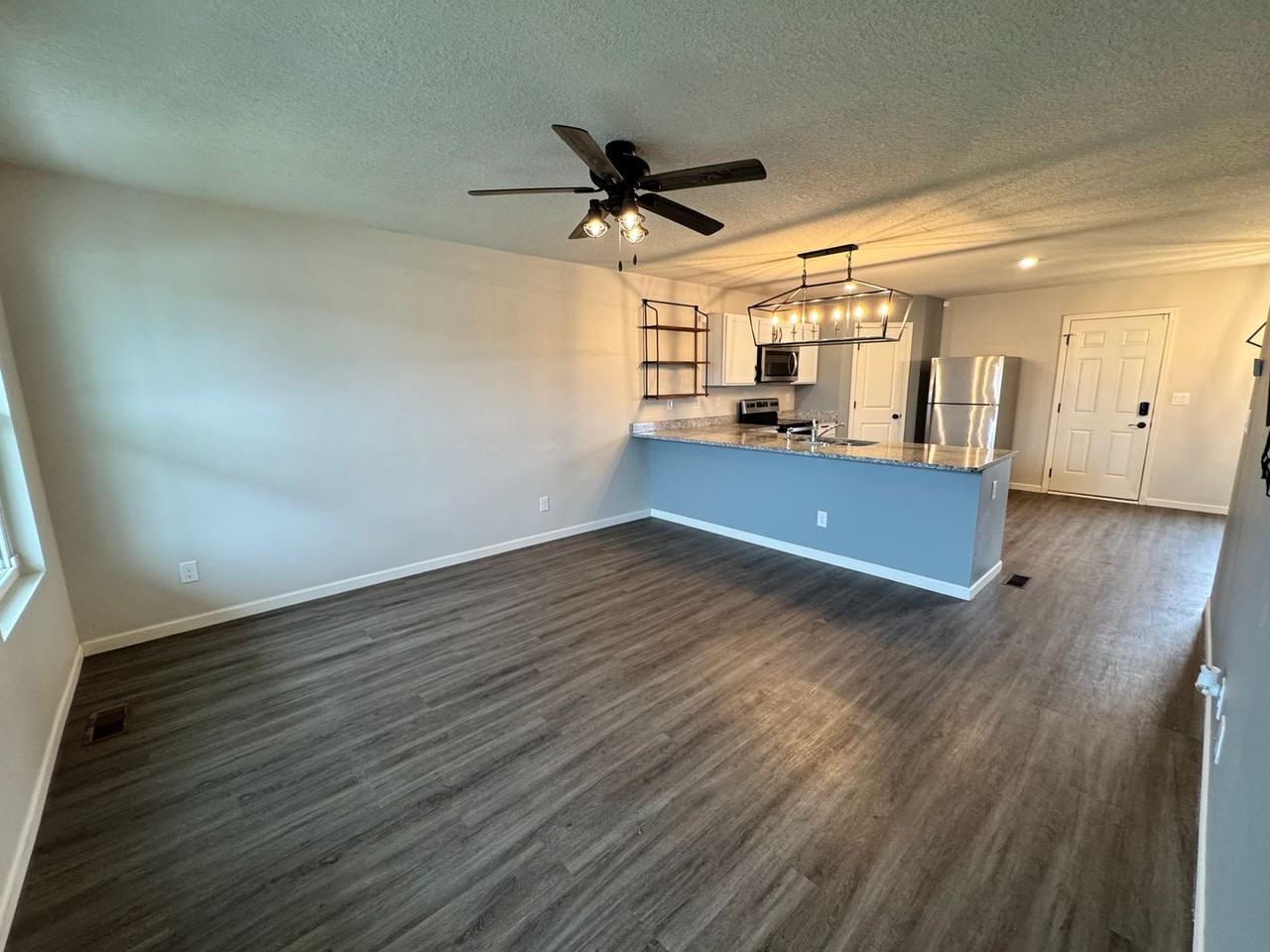 1610 Westport Dr - Photo 5 of 26