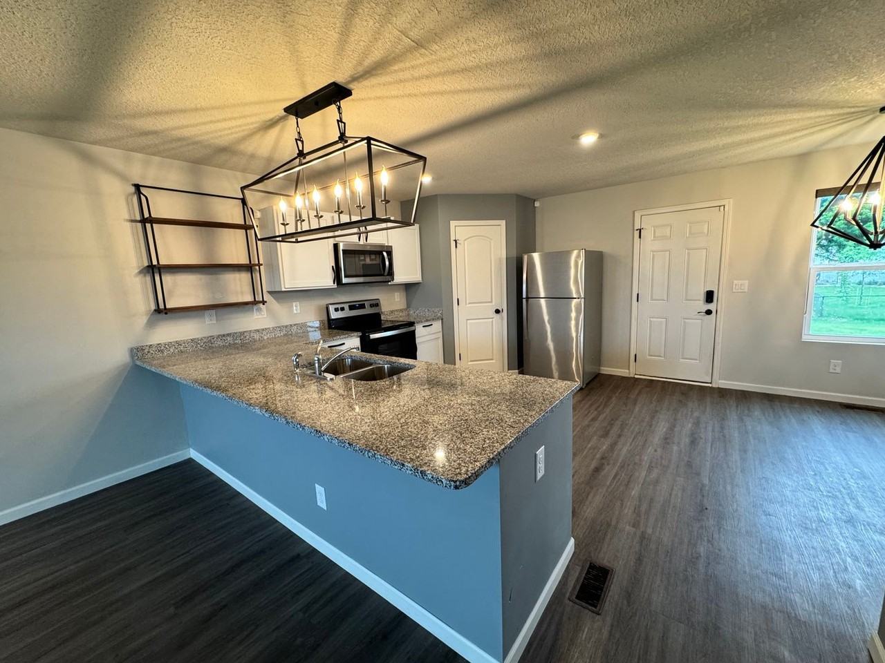1610 Westport Dr - Photo 6 of 26
