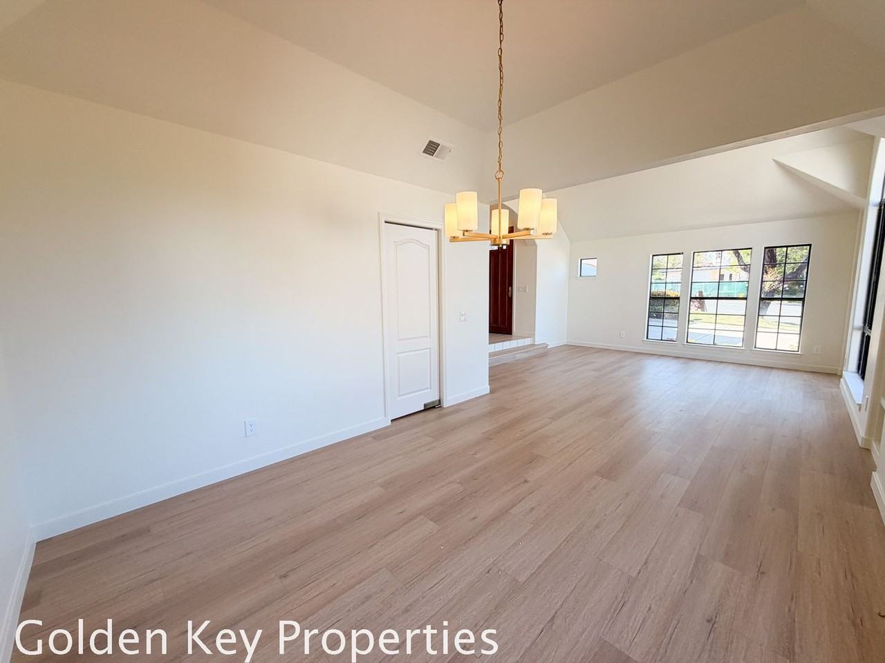 2230 Sara Way - Photo 5 of 26