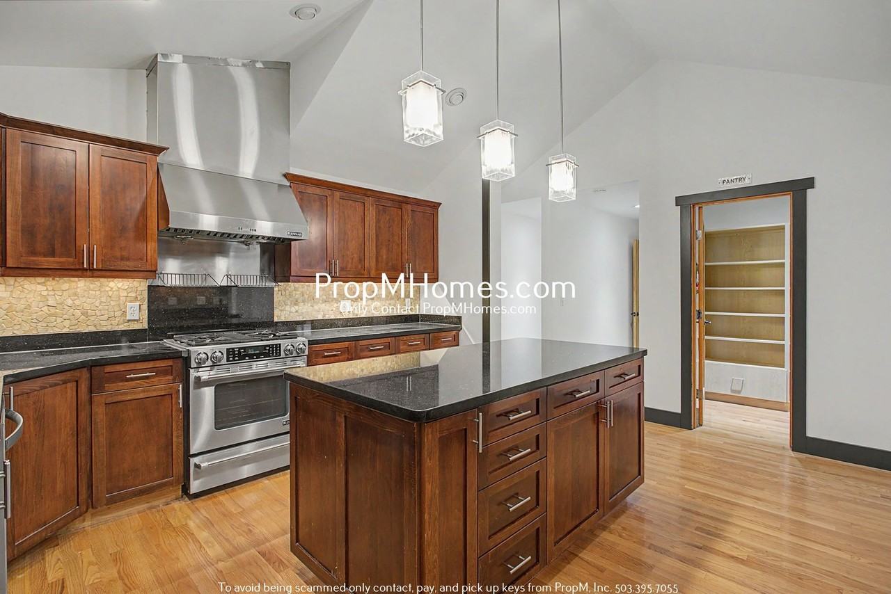 1112 1112 Erickson Street - NEW PROPERTY - Photo 5 of 33