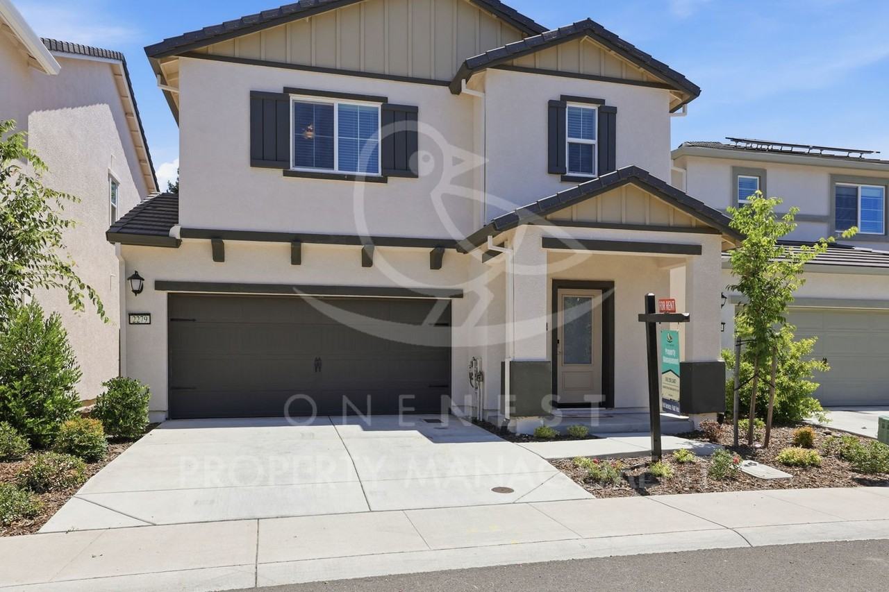 2279 Comstock Ln - Photo 2 of 26
