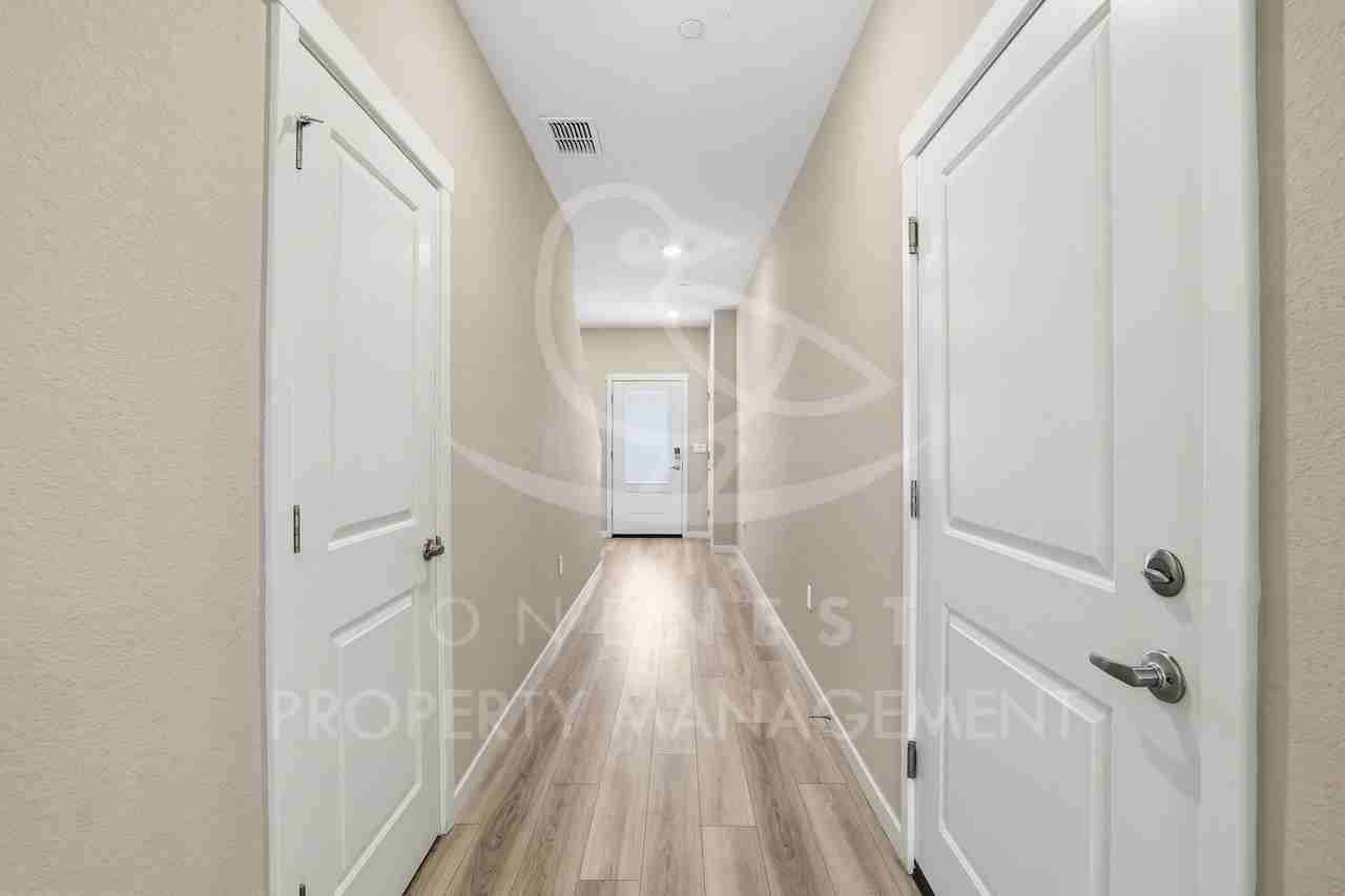 2279 Comstock Ln - Photo 4 of 26