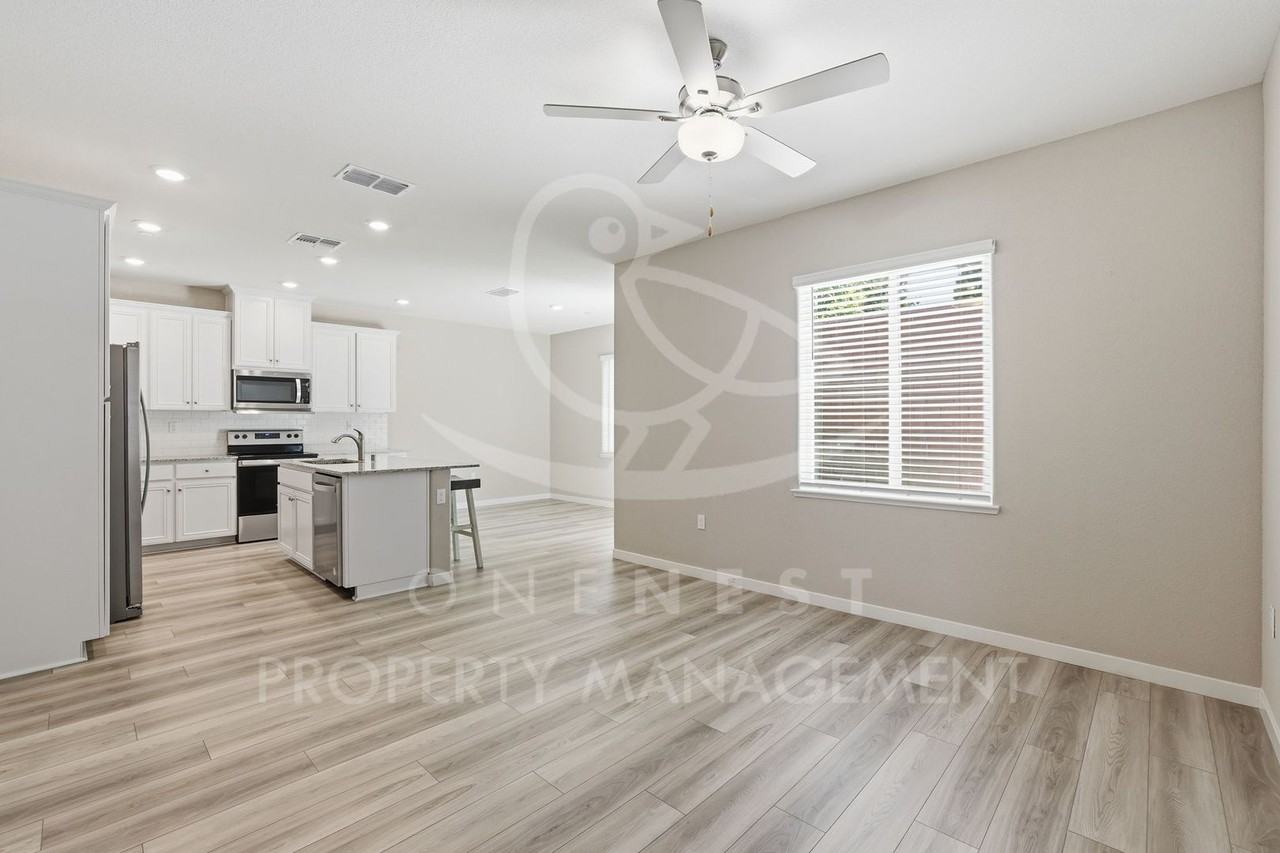 2279 Comstock Ln - Photo 5 of 26