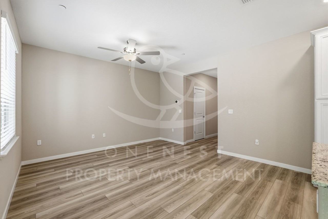 2279 Comstock Ln - Photo 6 of 26