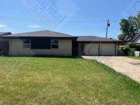 4304 Nw 11th St - Photo 1 of 1