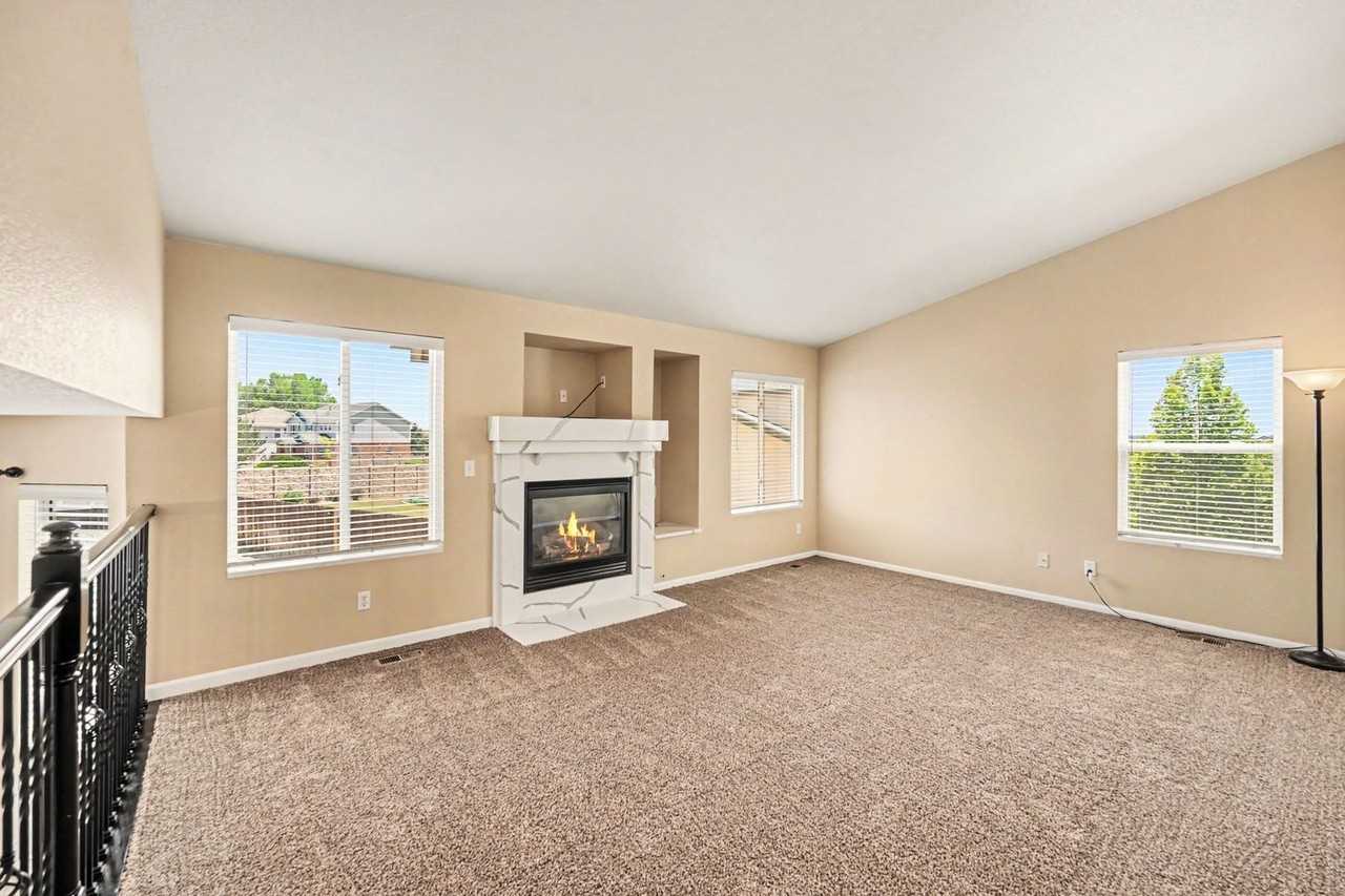 19209 E Dickenson Dr - Photo 4 of 25