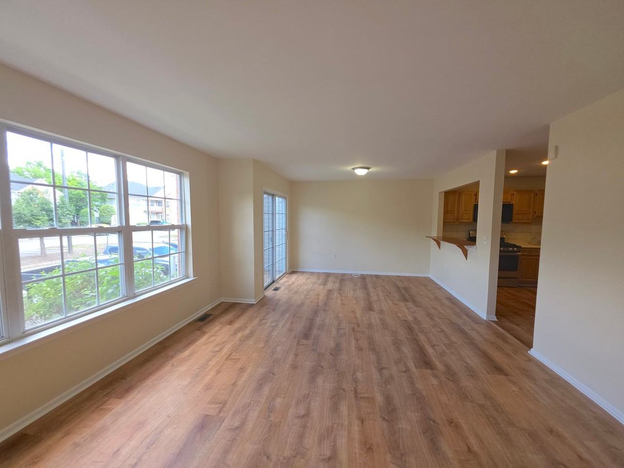 204 Barclay Ct - Photo 4 of 33