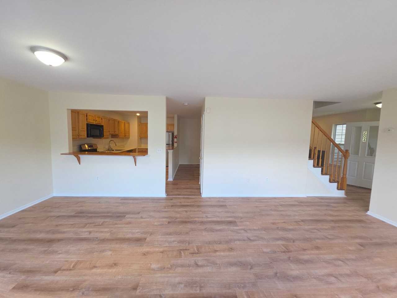 204 Barclay Ct - Photo 5 of 33