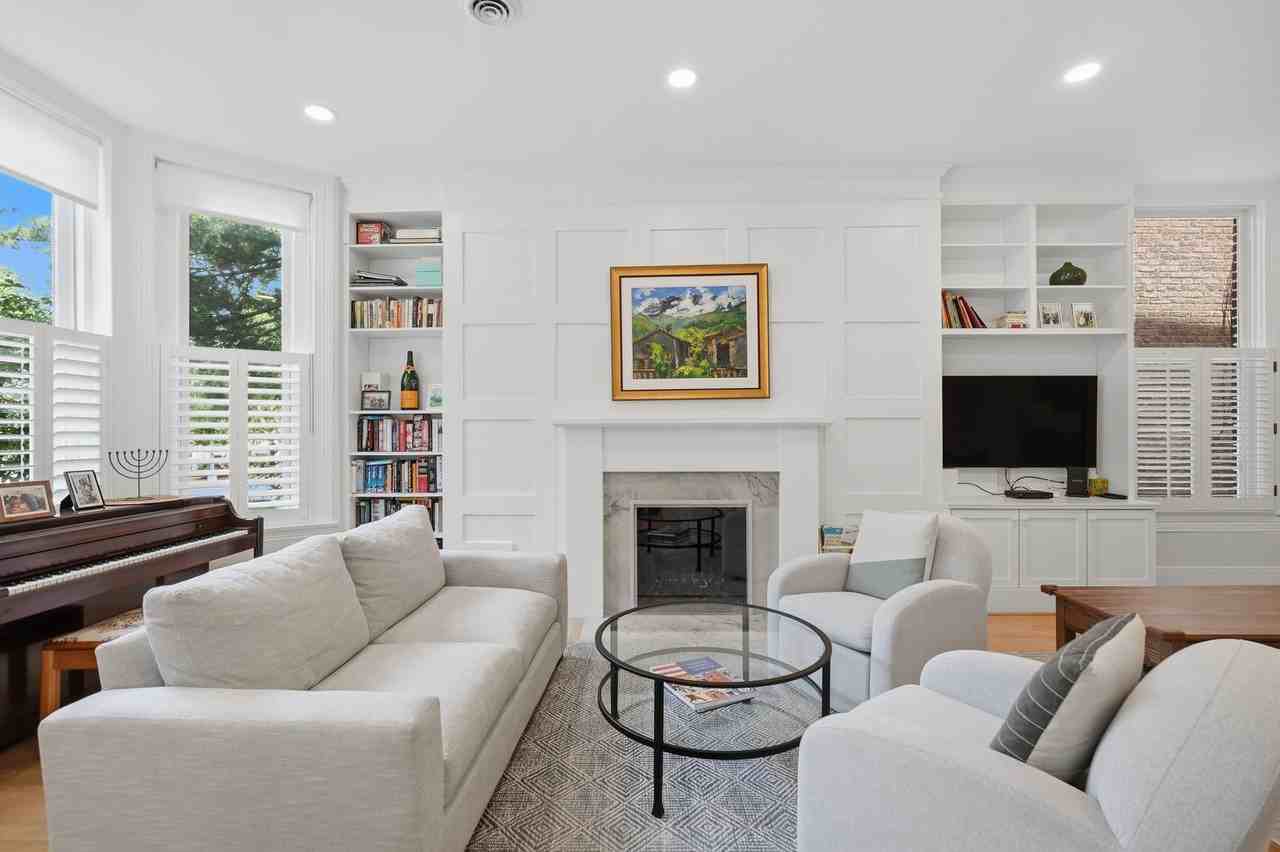 315 5th St Ne - Photo 3 of 42