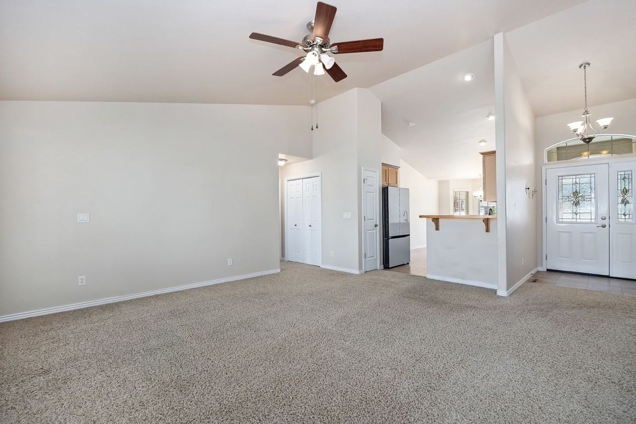2319 Stadium Blvd - Photo 6 of 27