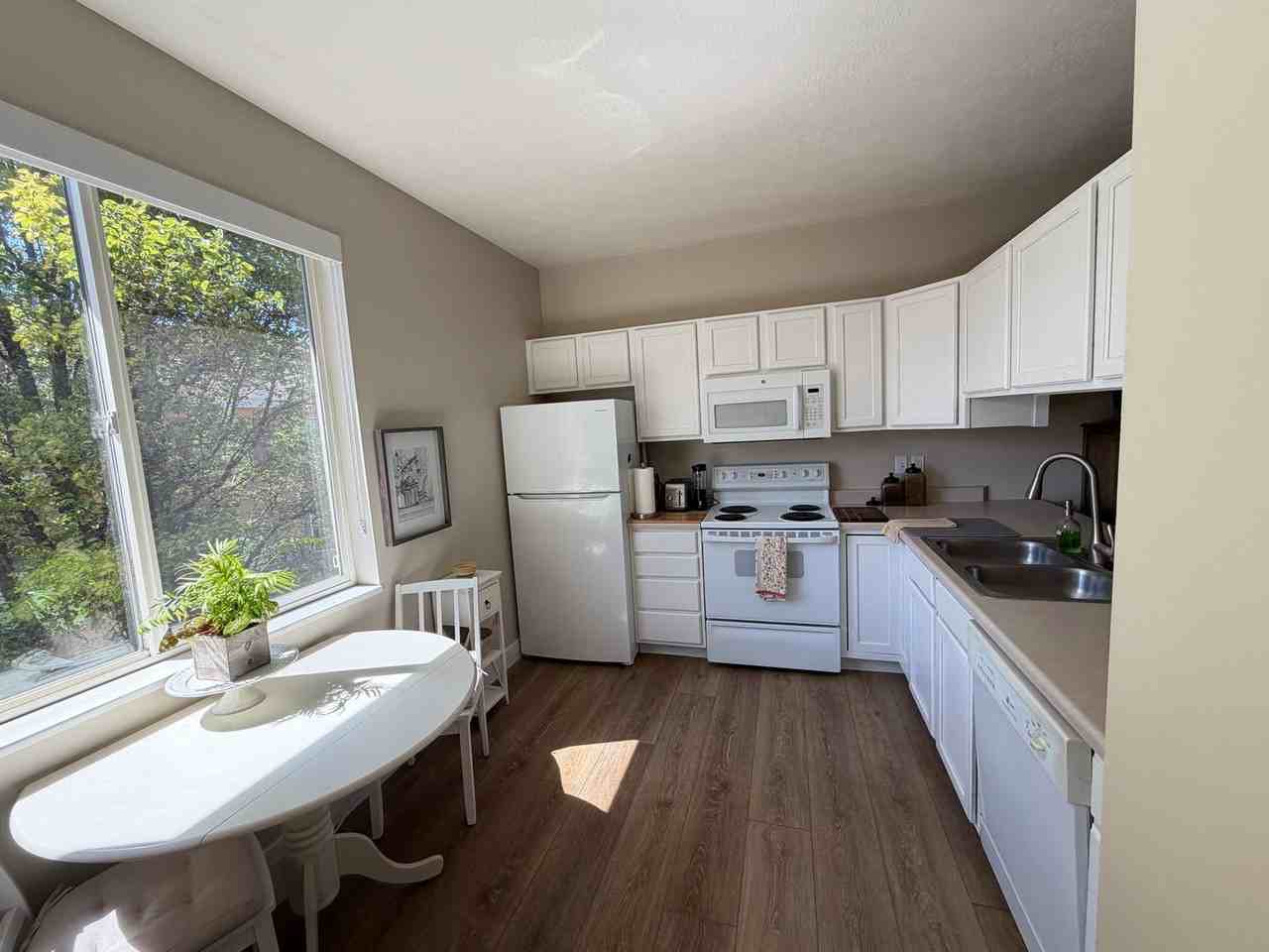 502 S 1040 E - Photo 2 of 36