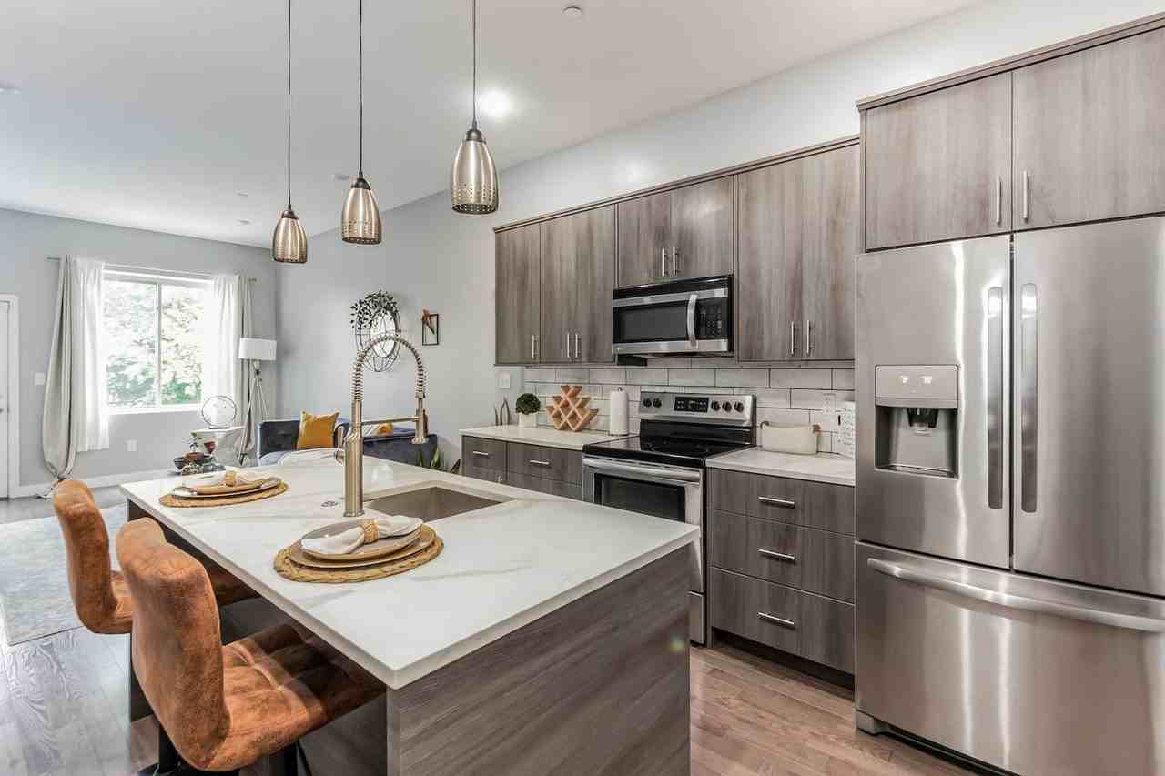 2110 N 7th St - Photo 2 of 15