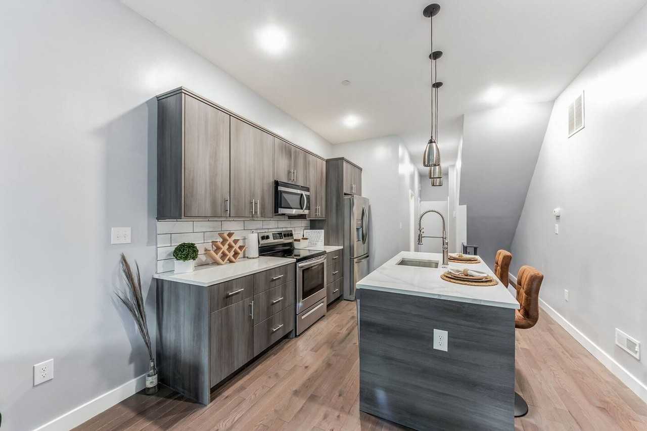 2110 N 7th St - Photo 3 of 15
