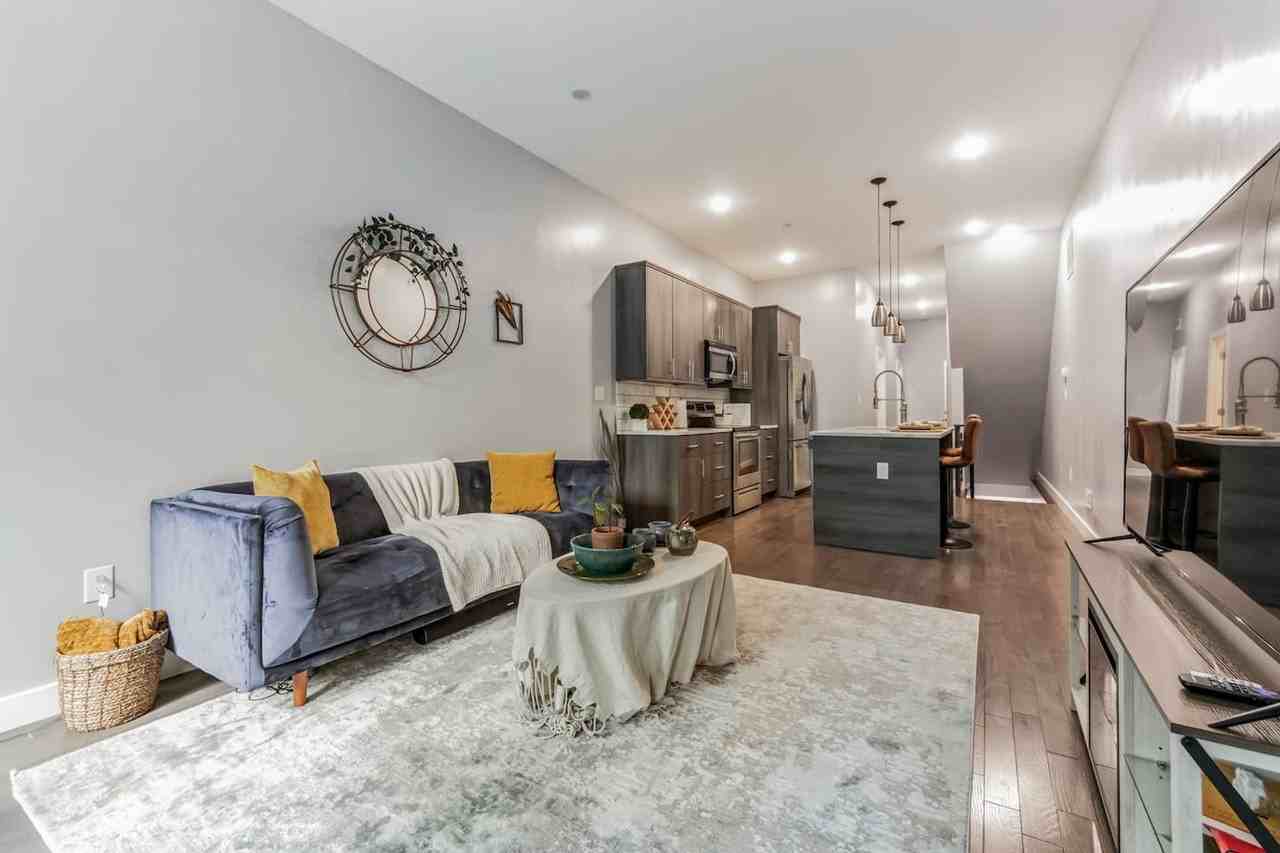 2110 N 7th St - Photo 4 of 15