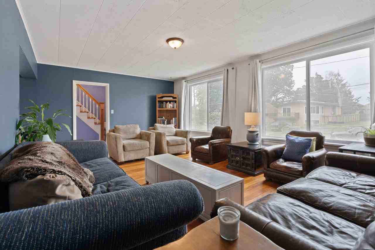 1242 8th St - Photo 4 of 24