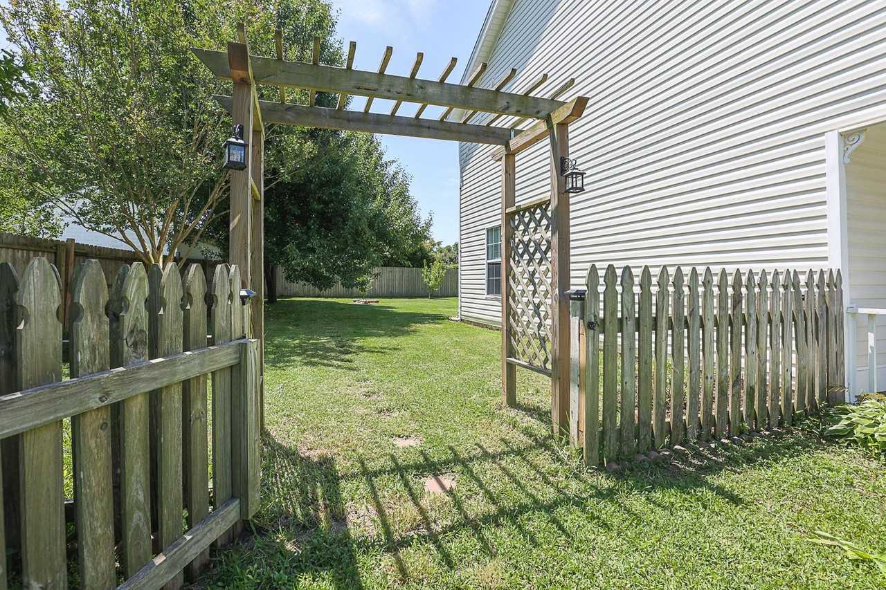 103 Ponderosa Dr - Photo 3 of 32