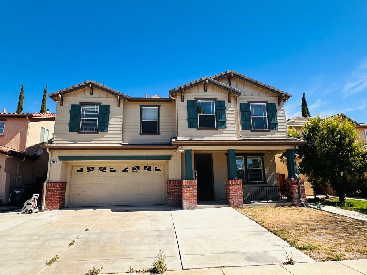2403 Clemente Ln