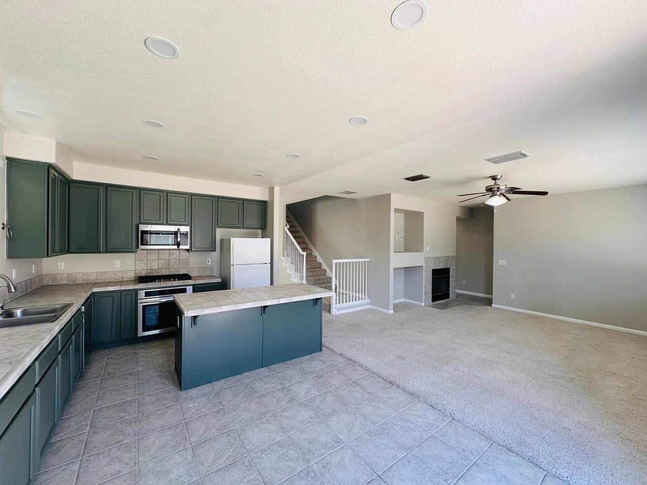 2403 Clemente Ln - Photo 6 of 47