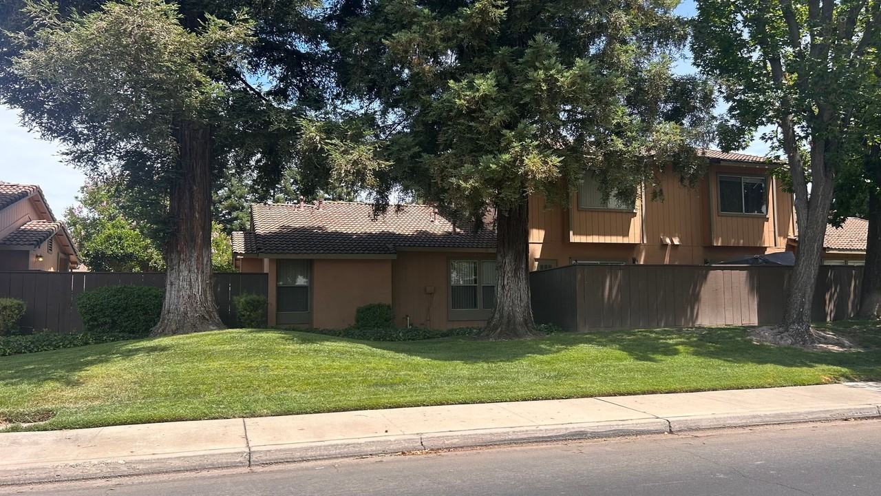 4002 Elmo Loop #D