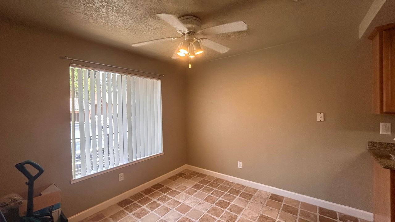 4002 Elmo Loop #D - Photo 5 of 16